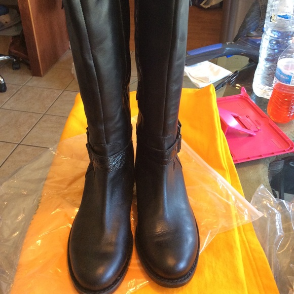 Vince Camuto VC-Fantastic Black Leather Riding Boots Size 9B/39, Pre-owned - Picture 2 of 16